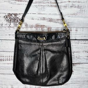 Vintage coach bag, it is brown in great condition.